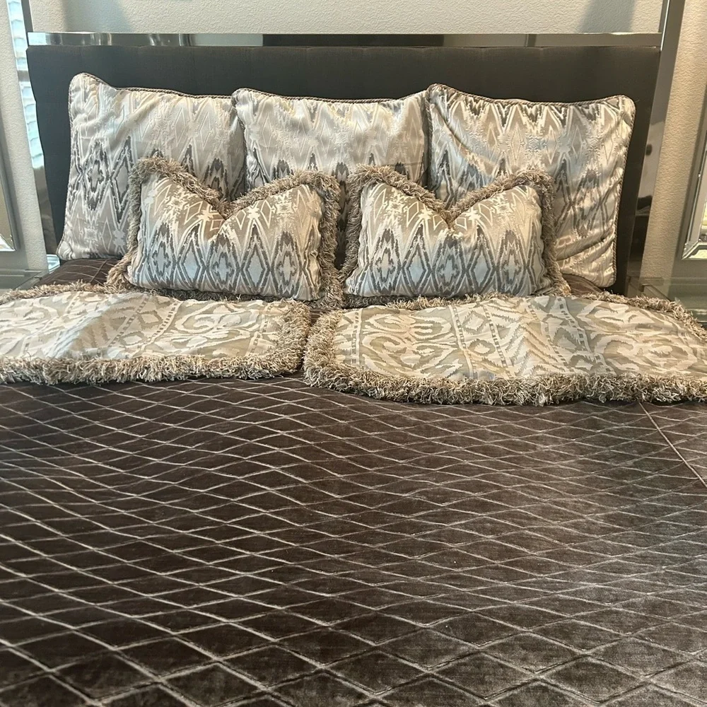 Elegant Gray Bedding Set